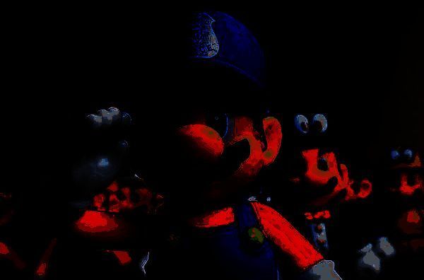 扮成马里奥角色的巴西警察逮捕小偷现场