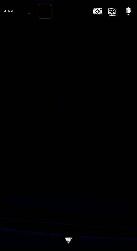 向前机盖倒入汽油画面