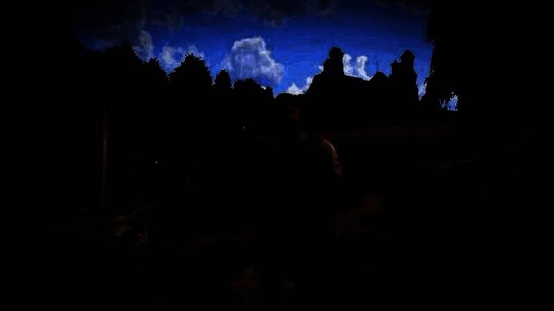 《天国：拯救2》大街上撒钱场景