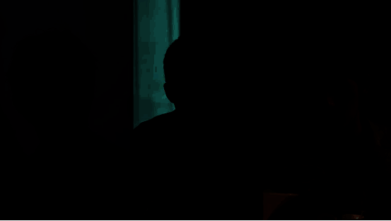 《名利游戏》情感共鸣场景图