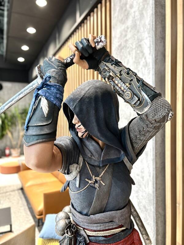 《刺客信条：影》奈绪江和弥助雕像另一角度