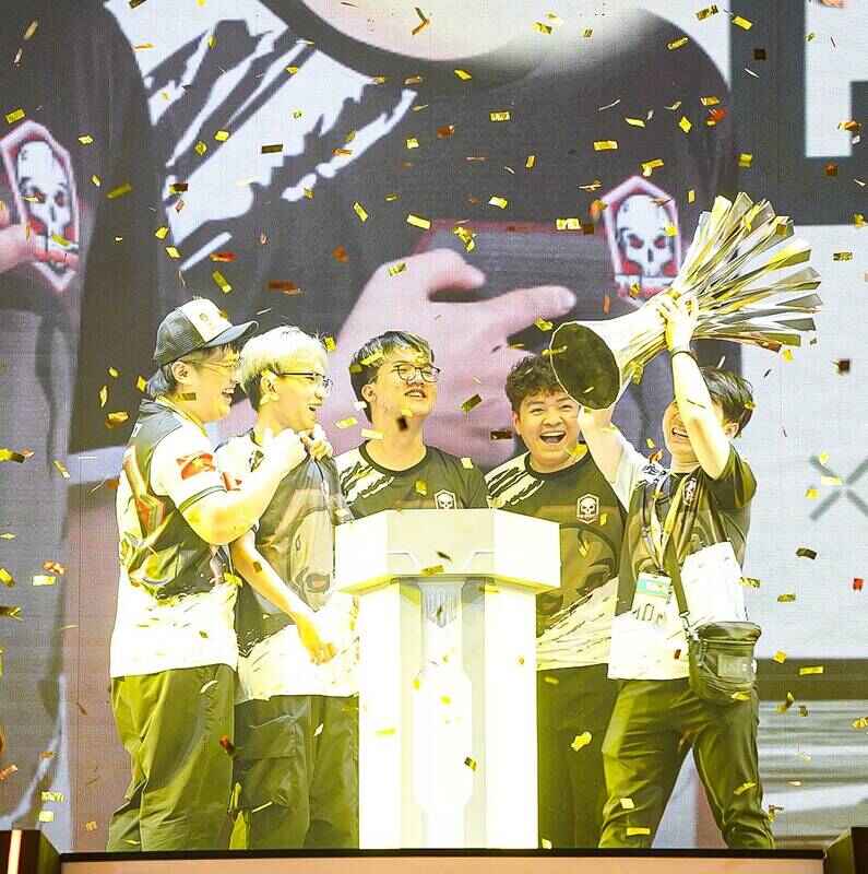 The Expendables战队夺冠照片