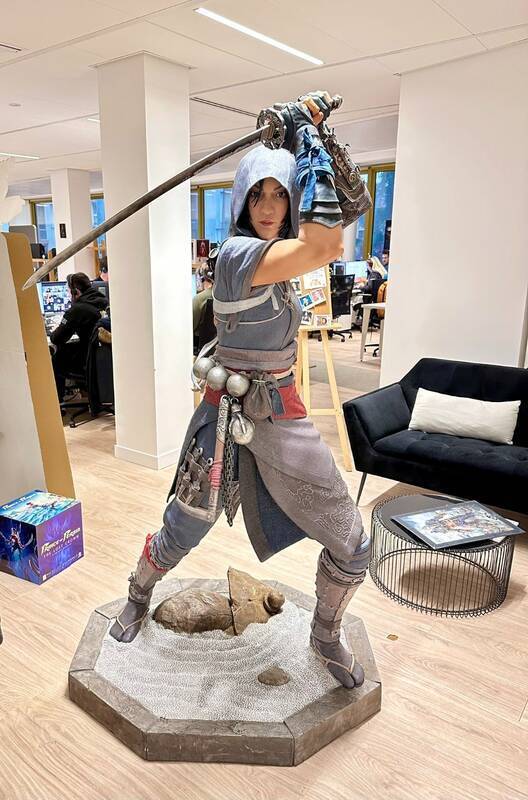 《刺客信条：影》弥助和奈绪江的雕像细节