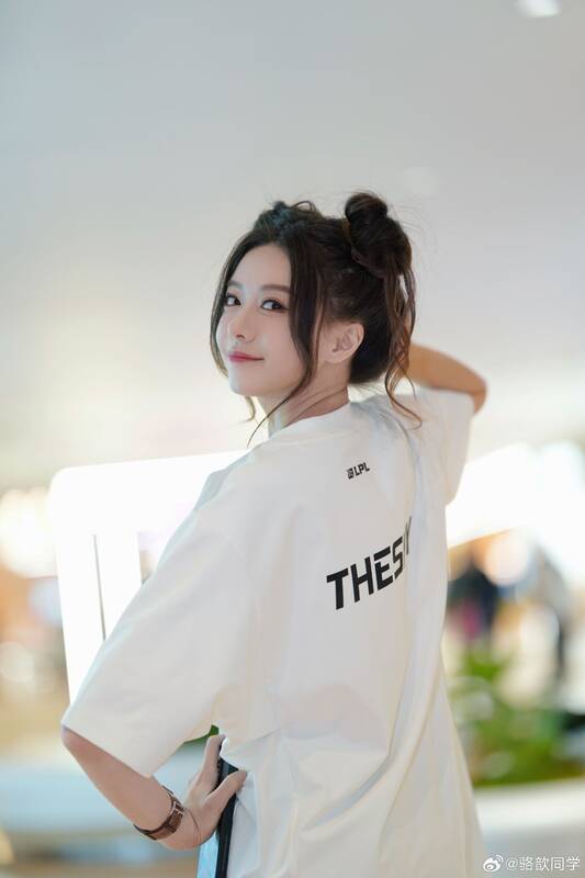 骆歆穿IG新队服照片2