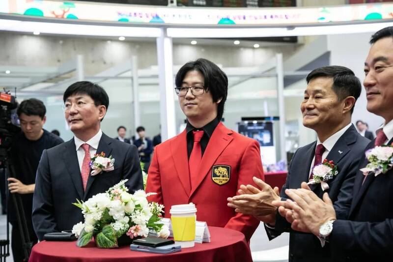 Shift Up相关图片1