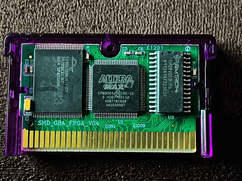 Vela Cosmos拍摄的卡带内部芯片脏污图