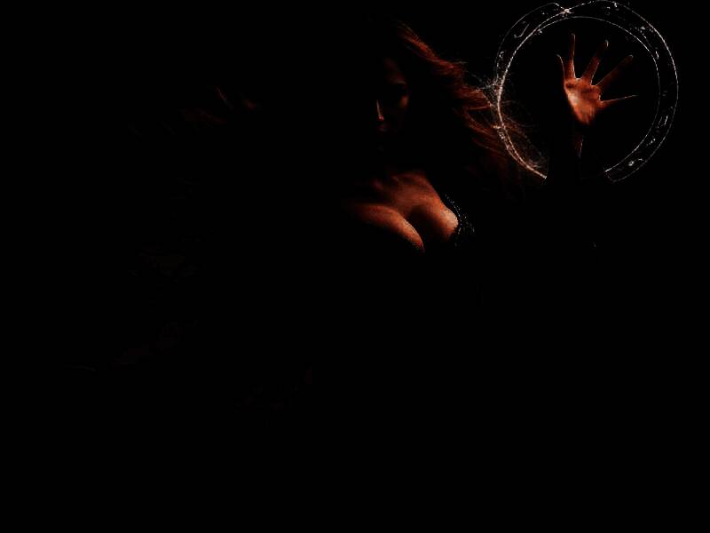 Grok 2+Aurora 生成的女巫图片对比