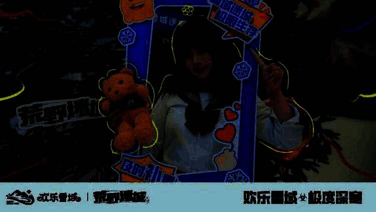 玩家与coser近距离互动