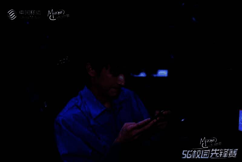 数智代言人橙络络主演的Cosplay舞台剧