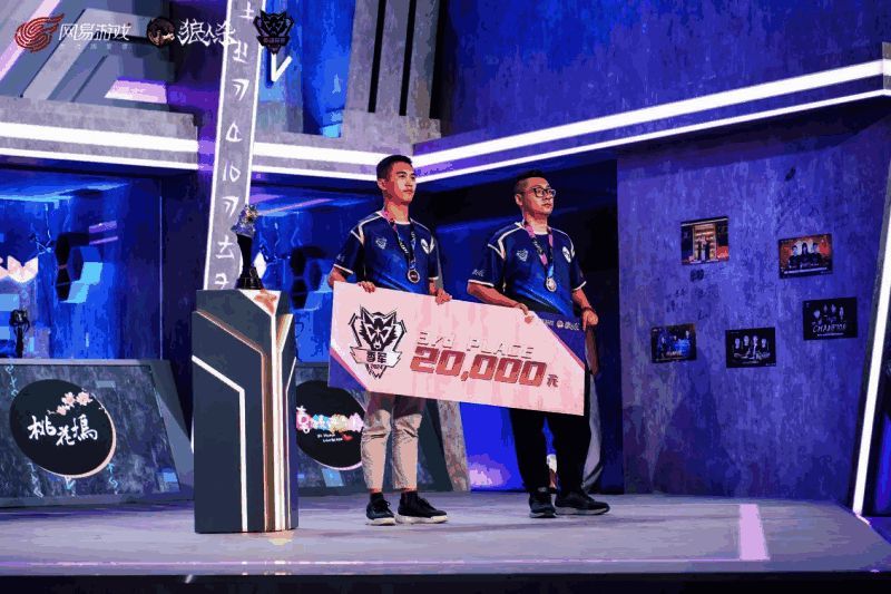 桃花坞门派选手采访微笑图