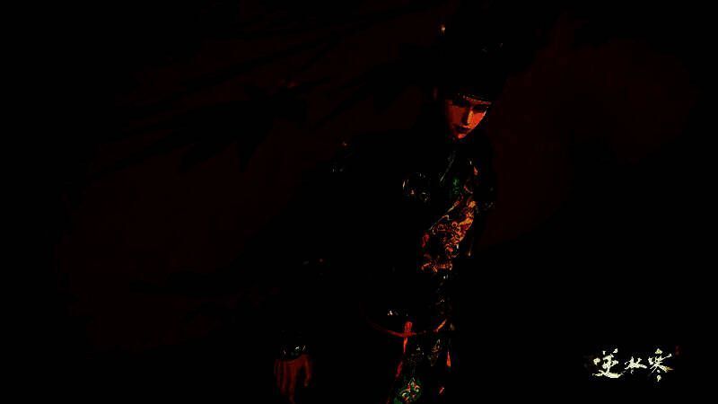 《逆水寒》手游免费时装【晚翠酌金】展示图