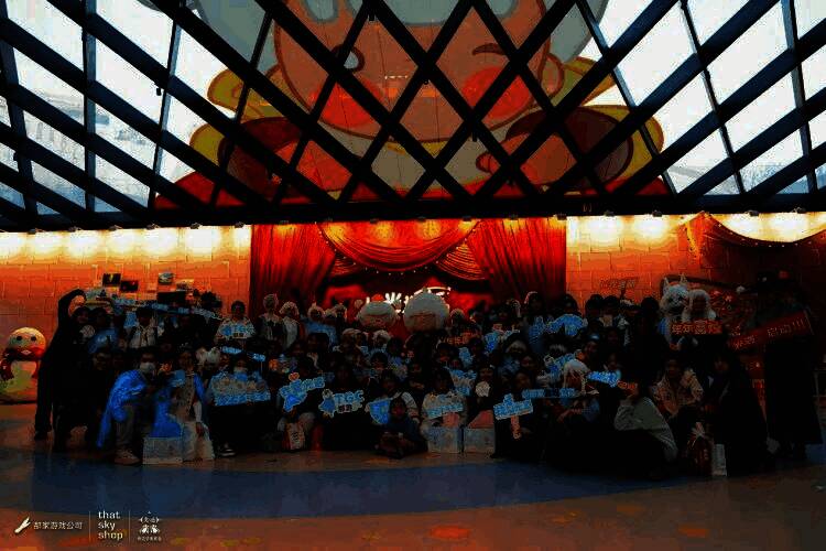 活动现场布置还原游戏场景，玩家沉浸其中