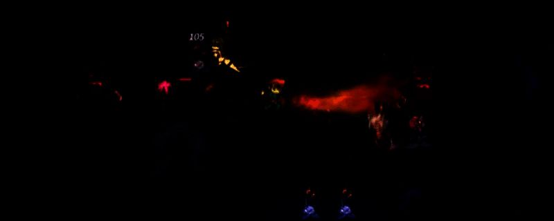 《地心归途》游戏界面截图,展示巨兽Boss战斗场景