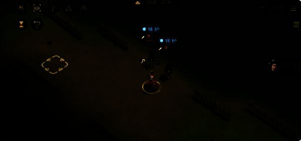 《新三国志曹操传》水源污染事件战斗画面，玩家正在治疗右侧百姓，左侧百姓状态不佳