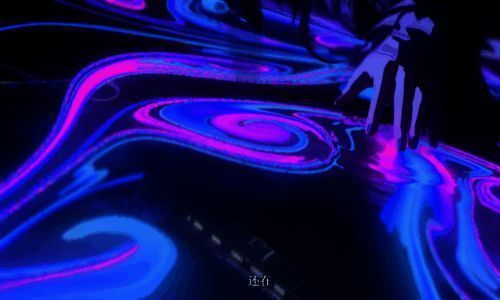 黑塔在空间站中操控人偶,神情高傲