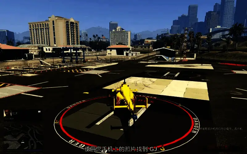 任务进行中画面，玩家驾驶车辆在城市中穿梭，执行任务目标，界面显示实时进度与挑战状态