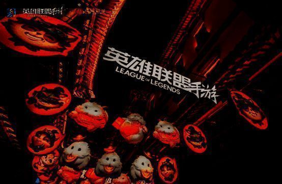 豫园灯会联动现场图,约德尔人造型花灯与游戏元素结合