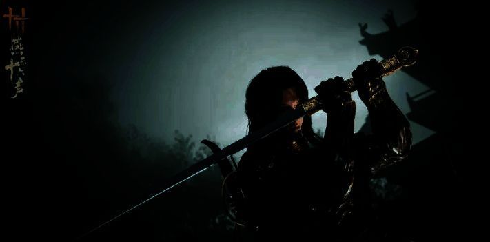 武道心宫副本内部场景，角色站在石阶上面对强大Boss，四周符文闪烁，氛围神秘而紧张