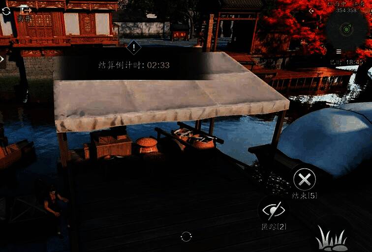 刀妹化身成一只黑色小桶藏在巷子角落，眼神俏皮地偷看外面，周围有几个玩家正在四处搜寻