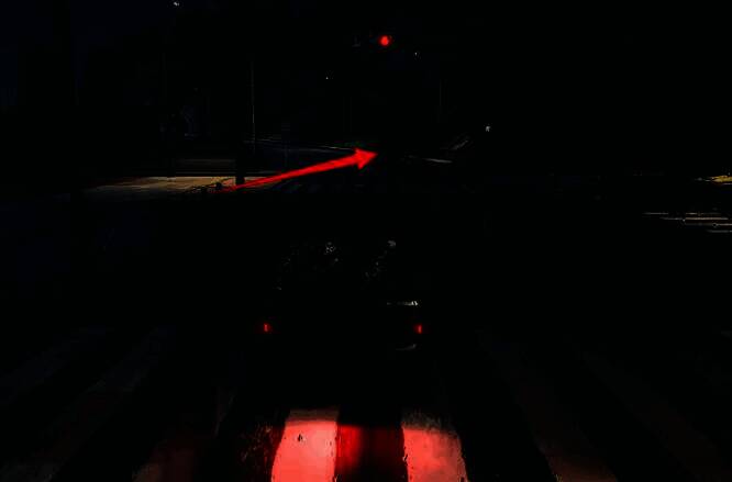 玩家角色使用水元素技能轰击无首铁驭的护盾，蓝色水流与红色火焰激烈碰撞，产生大量蒸汽特效