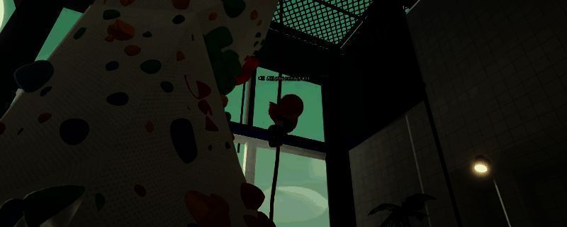 《PEAK》游戏中角色使用绳索进行高空攀爬的瞬间，视角朝向斜上方的固定点，动作流畅且富有张力