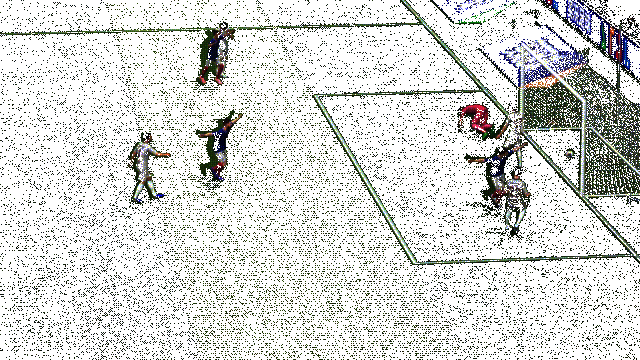 图拉姆边路插上后送出精准传中,队友头球攻门