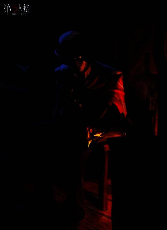 “愚人金”-淘金客身穿黑色西装与红白格毛毯,肩头积雪厚重,神情凝重,伫立于风雪荒原之中,背景苍茫