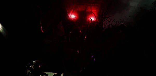 玩家在蜘蛛巢穴内部战斗场景，四周布满蛛网与卵囊，角色正用燃烧瓶攻击成群小蜘蛛