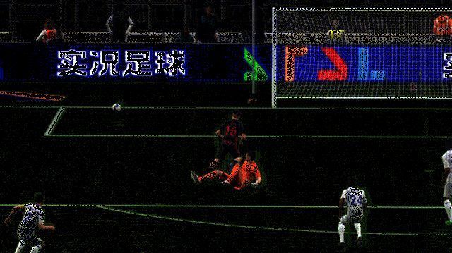 卡西利亚斯在禁区内指挥防守，手势明确，队友迅速响应，展现强大领导力