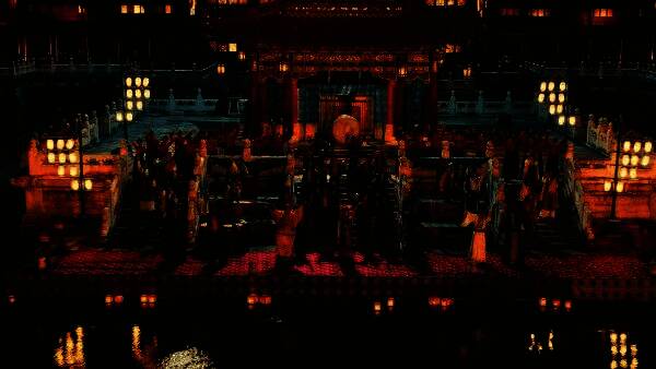 王元姬与打铁花非遗表演结合的舞蹈场景，火花四溅中舞姿轻盈灵动