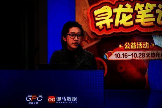 赵书影介绍腾讯未保系统运作机制，大屏幕显示人脸识别拦截数据与家长服务平台界面