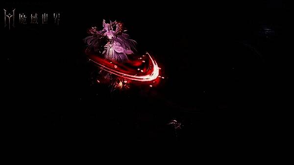 《魔域世界》野外探索画面，角色在森林中与怪物战斗，背景可见随机掉落的幻兽蛋