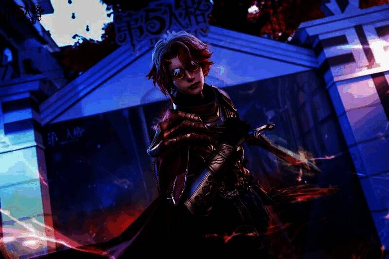 记者COSER与现场玩家互动，手持笔记本做出采访姿势，表情生动