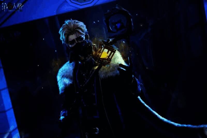 多位COSER集体亮相舞台，台下观众举牌应援，现场气氛热烈