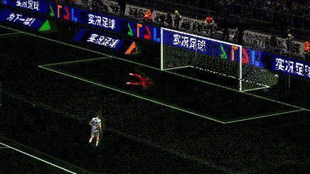 贝克汉姆送出直塞球的精彩瞬间,队友反越位成功形成单刀