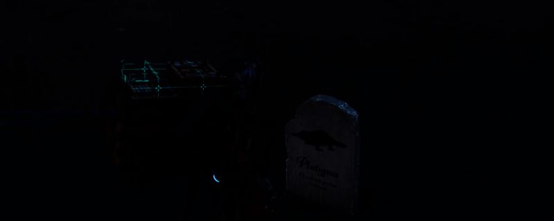 《死亡搁浅2》中主角在荒野为死去的动物建立墓碑的静谧场景,背景为灰暗天空与孤寂地形,画面充满诗意与哀思