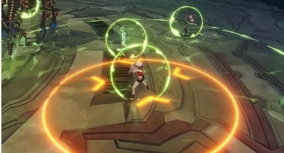 战场中央爆炸瞬间，能量四散喷发，角色血条急剧下降但仍保持站立