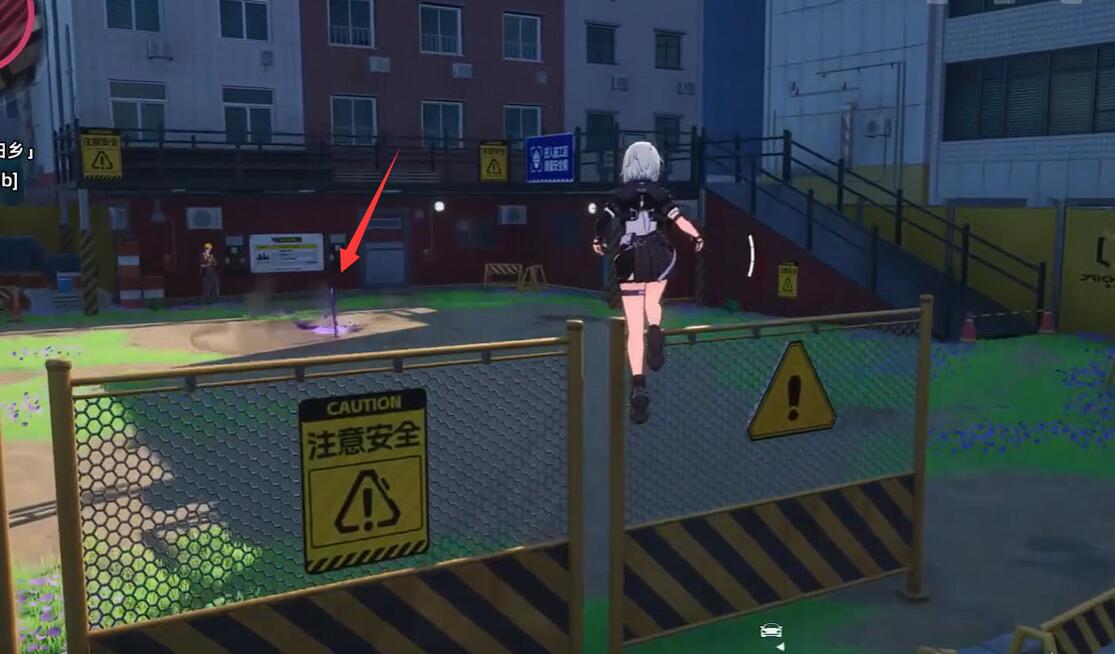 妖刀灵体三连突刺动态演示:角色正向左前方翻滚,三道赤红刀光紧贴脚跟掠过,地面残留灼烧状红色预警轨迹