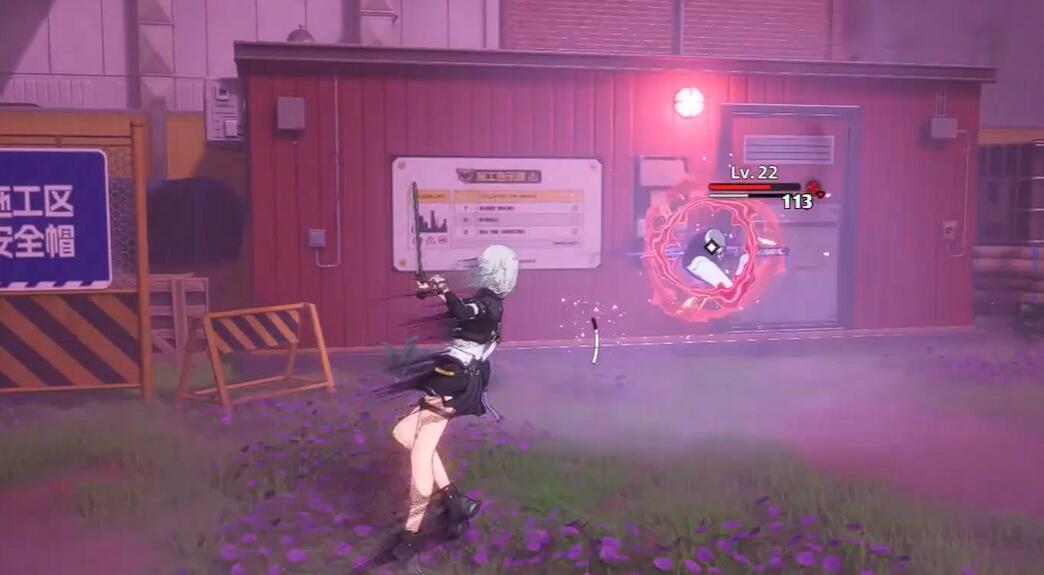 妖刀灵体胸口核心光芒大盛,玩家持冲锋枪连续点射,弹壳飞溅中核心骤然暗淡,Boss双膝跪地陷入瘫痪状态