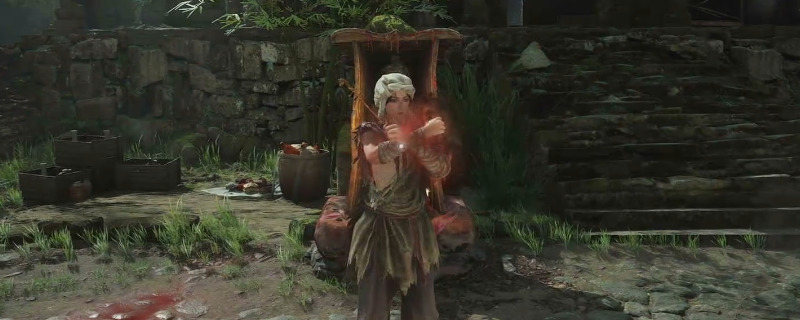 《明末：渊虚之羽》游戏内三步地演武场实景：雾气缭绕的荒废石阶广场，中央石鼓刻有‘义’字，角落香炉倾倒，地面隐约浮现暗红色帮派纹路，角色正摆出袍哥经典抱拳振袖姿势