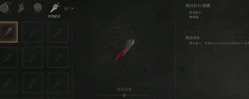 《明末:渊虚之羽》佛源镇丹青苑实景截图:青瓦白墙的明代园林建筑群中,一名身着靛蓝劲装的主角正跃过雕花拱门,门后竹影婆娑,地面散落着未熄灭的火把与战斗余烬