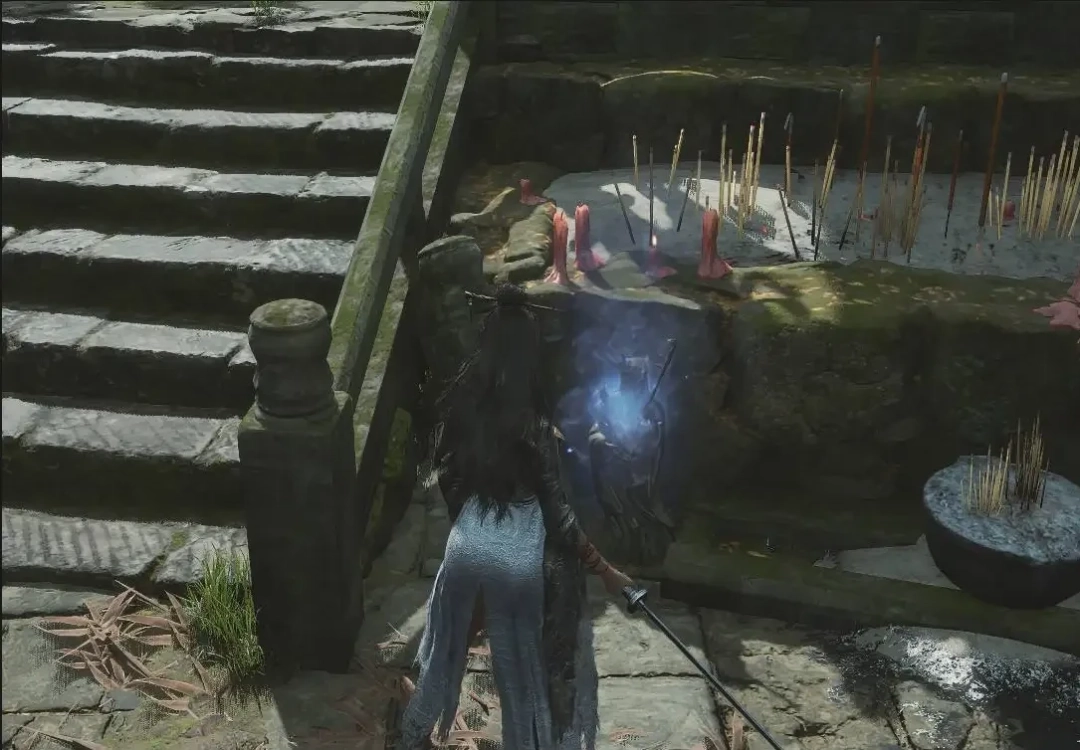 特写镜头：蓝光石像基座缓缓开启，一枚泛着青铜光泽的卷轴悬浮而出，周围粒子光效如星尘流转