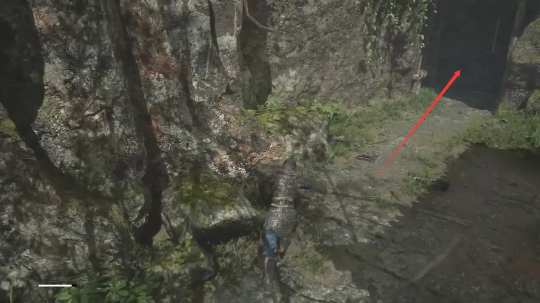 山洞入口：青铜门环滴落暗红锈水，门缝透出幽蓝冷光，两侧石狮眼窝内嵌发光晶体