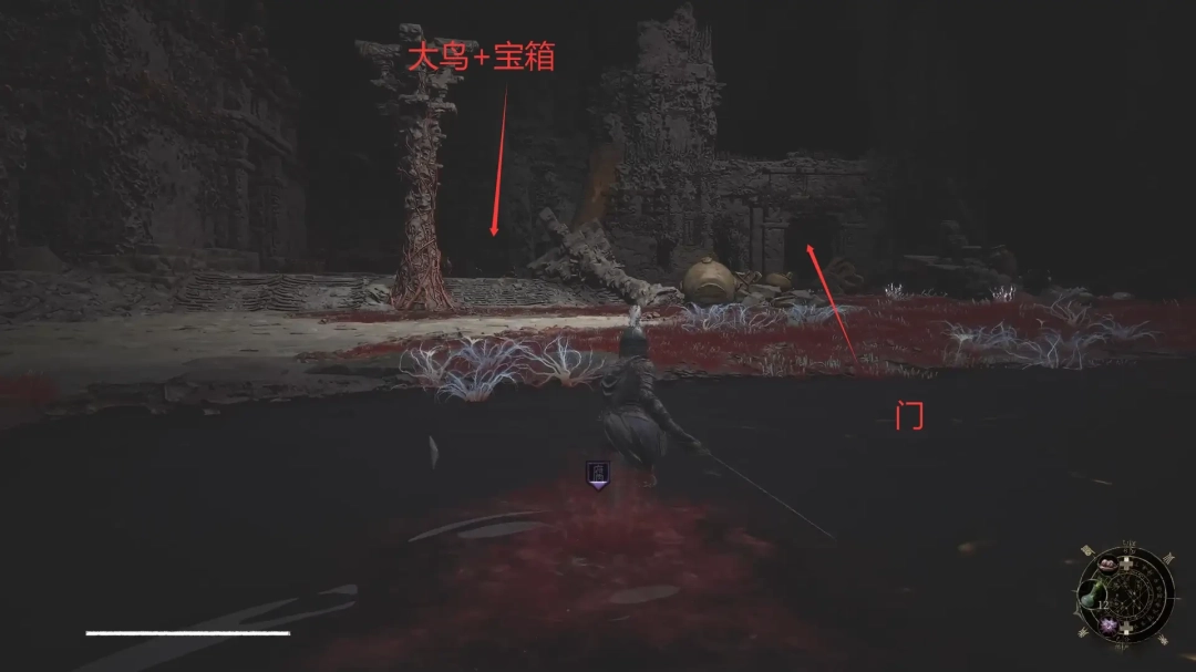 古都深处篝火点实景，暖黄火光映照冷峻石阶，左侧巨型朱雀石雕双翼展开，喙部衔着未燃尽香火