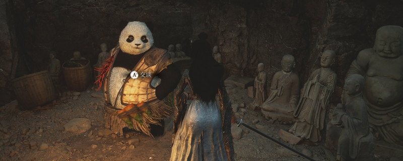 《明末：渊虚之羽》中角色手持巨型飞鸣大斧劈砍的动态特写，斧刃泛着青金色光晕，地面碎石飞溅，背景为水墨风格的明代战场废墟