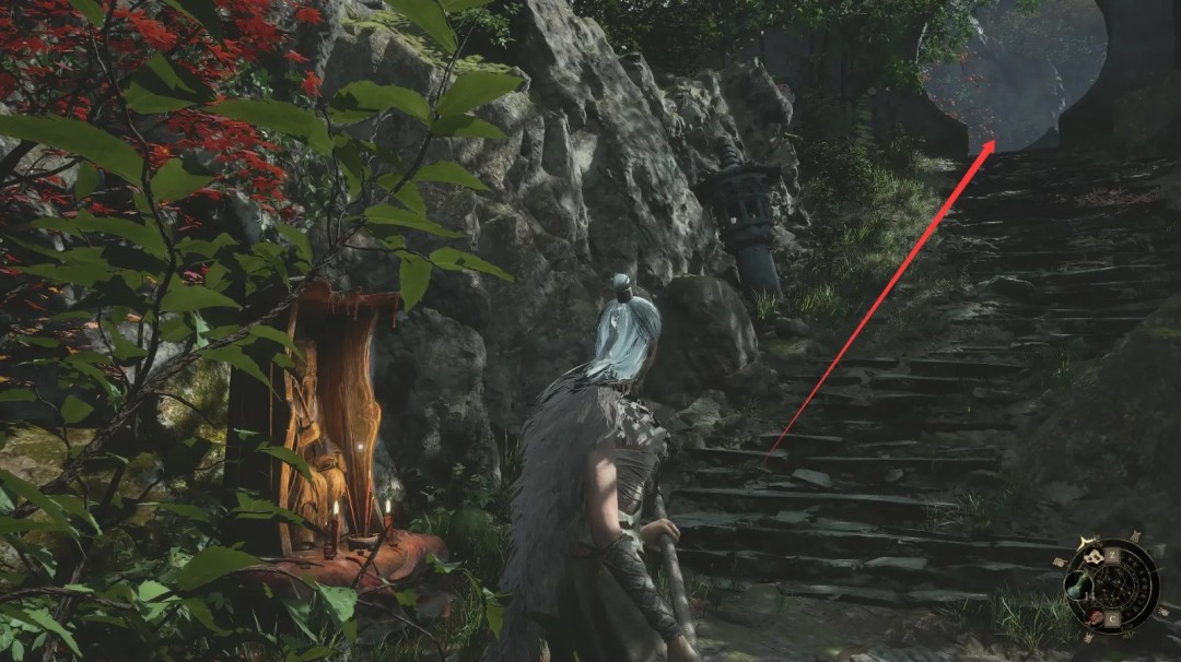 角色站在木质螺旋楼梯顶端俯视视角：脚下是幽深回廊，两侧悬挂褪色卷轴与青铜风铃，光影交错间透出神秘感