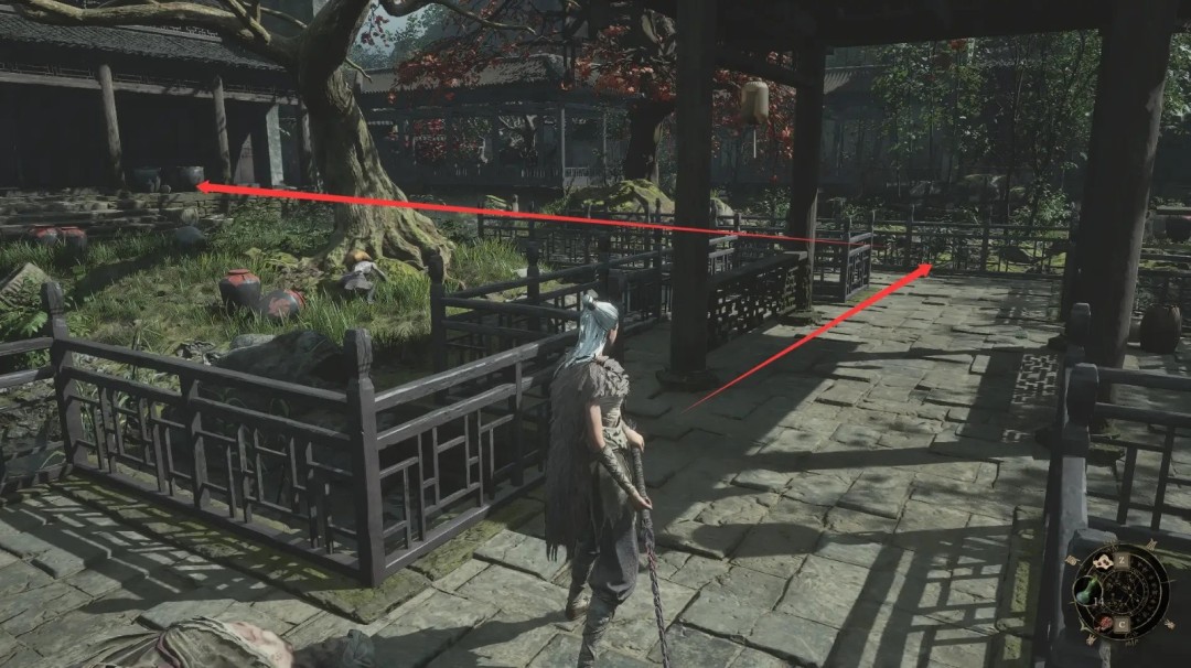 角色立于台阶顶端侧身视角：前方是布满苔痕的碎石小径，右侧一扇紧闭的朱漆门泛着可疑暗光，左侧隐约可见六角亭轮廓