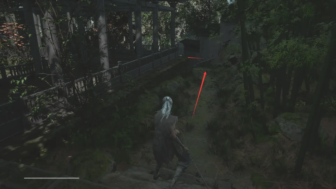 第一人称手持视角：玉佩悬浮于掌心缓慢旋转，表面貔貅纹路随角度变化浮现流动金线，周围空气微微扭曲产生热浪折射效果